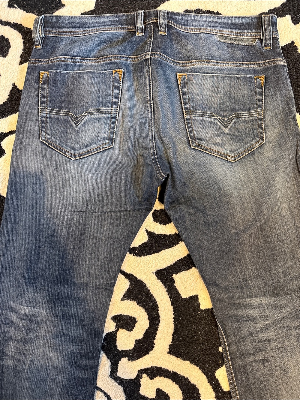 Mens Diesel Straight Leg Jeans in Medium Wash Blue- 33x30 (Safado) - Picture 6 of 11
